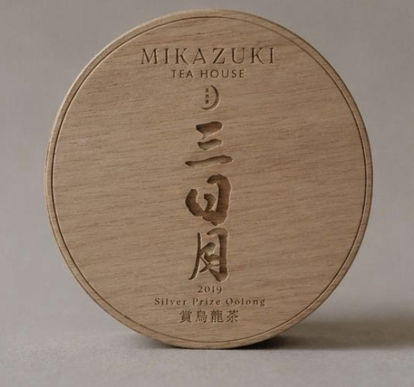 Front of the circular Mikazuki wooden tea box