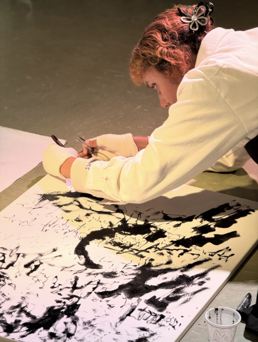 Close live painting performance view